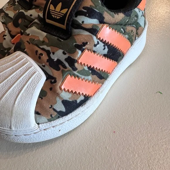 Adorable toddler shoes. Good condition, still soo much life left in them! - Picture 2 of 5